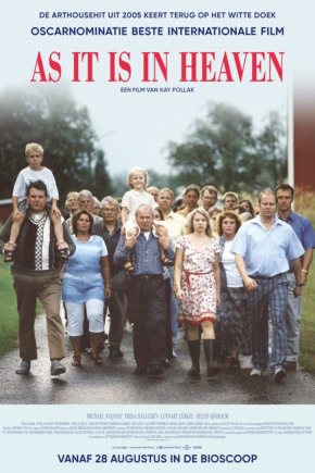 Het volledige publiek dat samen een filmopname in een park kijkt, gericht op gezelschappen en filmfans in Middenburg, Nederland.