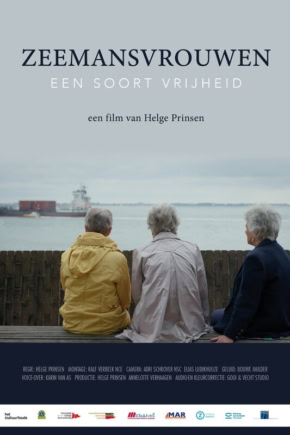 Zeemansvrouwen film poster met drie oudere vrouwen die aan het water zitten, reflecterend en contemplatief, perfect voor een film over vrijheid en vriendschap.