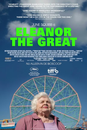 Gezicht van een oudere vrouw voor een reuzenrad met blauwe lucht en wolken, promotie voor de film Eleanor The Great in bioscoop Middelburg, filmtheater, entertainment en cultuur in Zeeland.