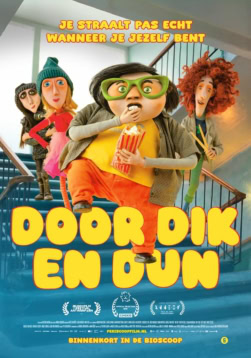 Gezicht op een kleurrijke filmposter voor de animatiefilm "Door Ik En Du" met karakterontwerpen, mensen en leuke lettertypes, geschikt voor een bioscoopwebsite met focus op familie- en animatiefilms.