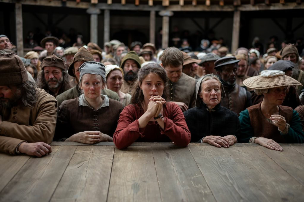 Voorstelling van een historische scène uit de film Hamnet in Cinema Middelburg, met een groep acteurs in kostuum die een dramatische scène uitvoeren, passend bij de film over Shakespeare's zoon.
