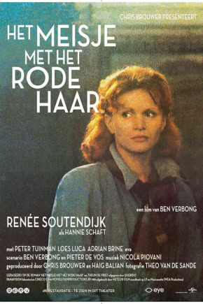 Restauratie van de film 'Het meisje met het rode haar' met Renée Soutendijk, een klassiek drama over een jonge vrouw met opvallend rood haar, getoond in een filmtheater.