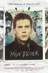 Filmposter van "Mijn Broer" met een jonge man in het midden, omgeven door een artistieke achtergrond, geschikt voor een bioscoopwebsite gericht op filmvertoningen en filmfans.
