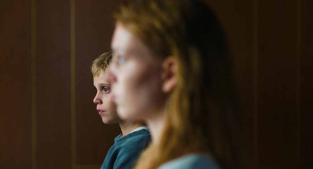 Gezin kijkt aandachtig naar de film in Cinema Middelburg, een familievriendelijk filmtheater.