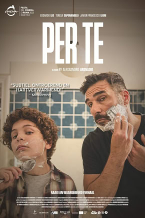 Gezicht van man en jongen met scheermes en scheermesje, filmposter voor "Per Te" bij Cinema Middelburg, promotie van een emotioneel Italiaans drama over familie en liefde.