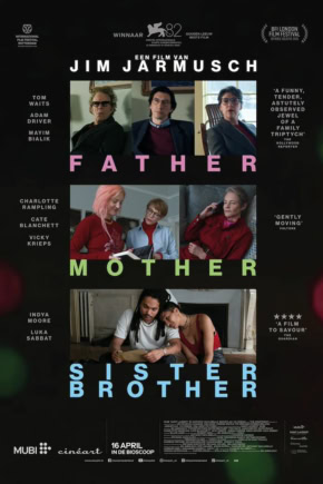 Een filmposter van de film "Father Mother Sister Brother" met hoofdpersonen die samen op een bank zitten en lachen, met een filmthema dat familie en relaties benadrukt.