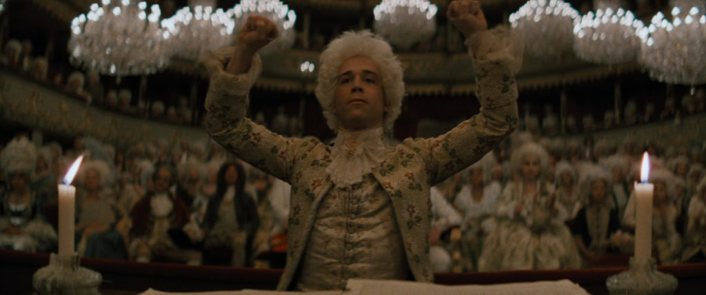 Amadeus film in 4K-restauratie met orkest en dirigent.
