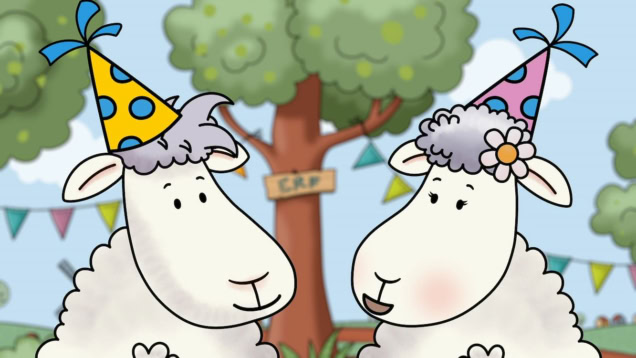 Gezellige afbeelding van twee schapen met feesthoedjes tijdens kinderfilmvoorstelling in de meivakantie bij Cinema Middelburg, omringd door bomen en feestversiering.