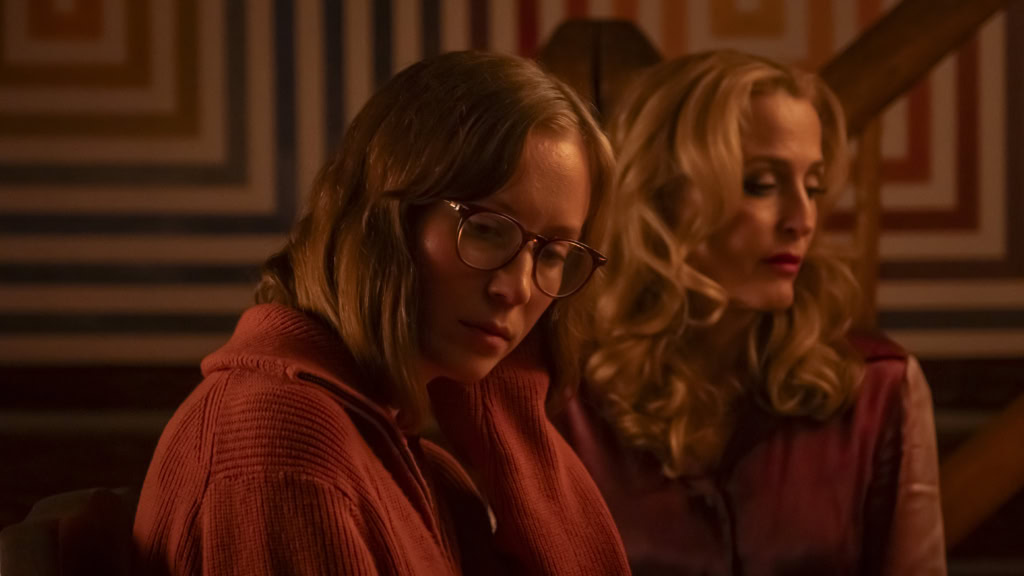 Twee vrouwen genieten van een filmavond in Cinema Middelburg, een populaire bioscoop voor filmfans in Middelburg, met comfortabele zitplaatsen en een breed filmprogramma.