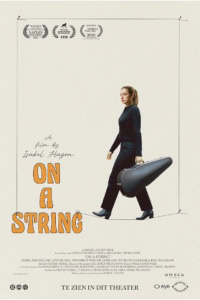 Film poster voor 'On a String' met een vrouw die een gitaarcase draagt, minimalistisch ontwerp, film awards bovenaan, geschikt voor cinema website.