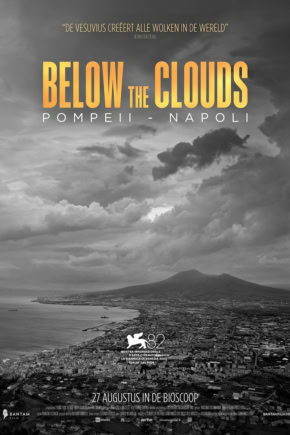 Filmposter voor 'Below the Clouds' met een zwart-wit afbeelding van een stad onder een bewolkte hemel, promotie voor de film in Cinema Middelburg.