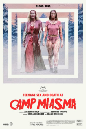 Horrorfilm poster met twee vrouwen bedekt met bloed, met bergen en een bos op de achtergrond, en de tekst 'Blood. Lust.' bovenaan.