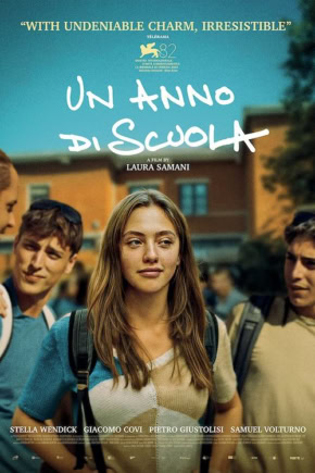 Film poster voor 'Un Anno di Scuola' met jonge studenten op schoolplein, kleurrijk en uitnodigend voor een schooldrama.