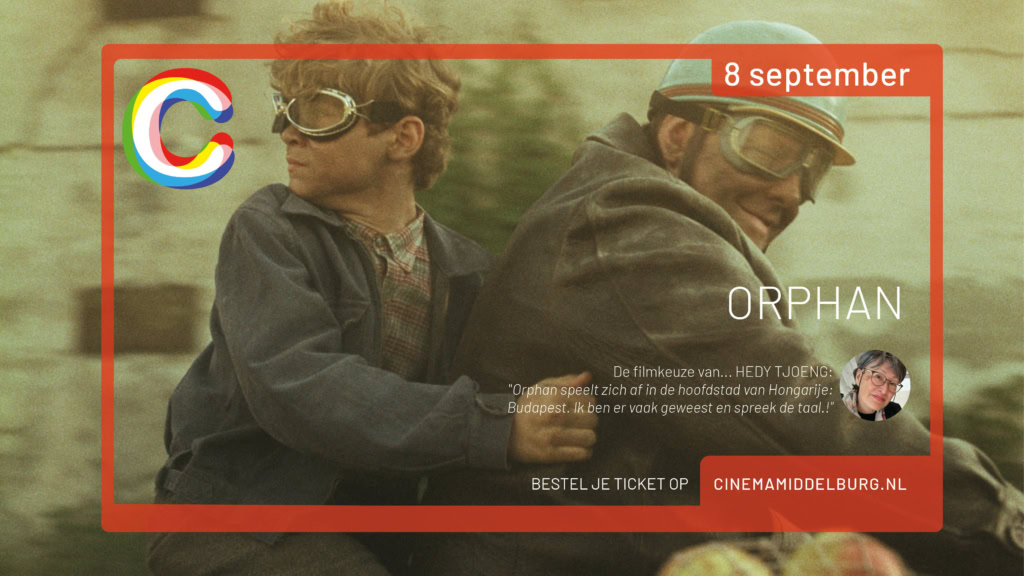 Promotieposter voor de film Orphan met een kind en een man in een bosrijke omgeving, inclusief datum 8 september en website link.