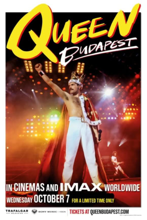 Filmposter van Queen Budapest met een performer in een koninklijke outfit op het podium, kleurrijke verlichting en de titel in opvallende letters.