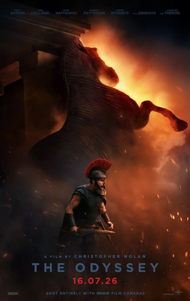 Filmposter van 'De Odyssee' met een brandende paard en een Romeinse soldaat, promotie voor de film geregisseerd door Christopher Nolan.